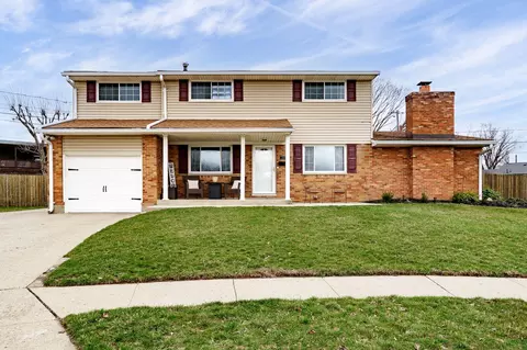 1003 Clayton Ct, New Carlisle, OH 45344