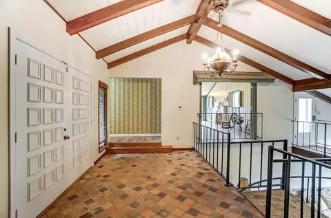 Entry Way - 1831 Fairfield Pike, Springfield, OH 45502 photo 4 of 10