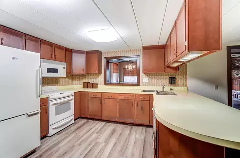 Kitchen - 1831 Fairfield Pike, Springfield, OH 45502 photo 2 of 5
