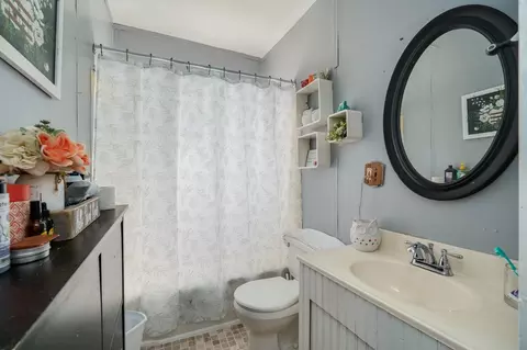 Bath - 817 N Burnett Rd, Springfield, OH 45503 photo 1 of 1