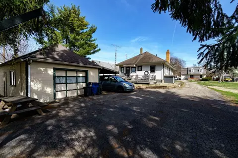 Exterior - 817 N Burnett Rd, Springfield, OH 45503 photo 8 of 9