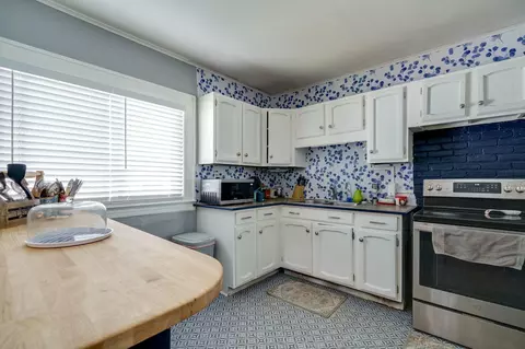 Kitchen - 817 N Burnett Rd, Springfield, OH 45503 photo 1 of 3