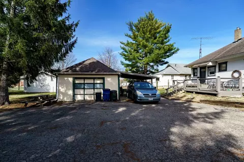 Exterior - 817 N Burnett Rd, Springfield, OH 45503 photo 6 of 9
