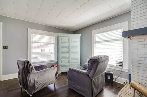Living - 817 N Burnett Rd, Springfield, OH 45503 photo 2 of 2