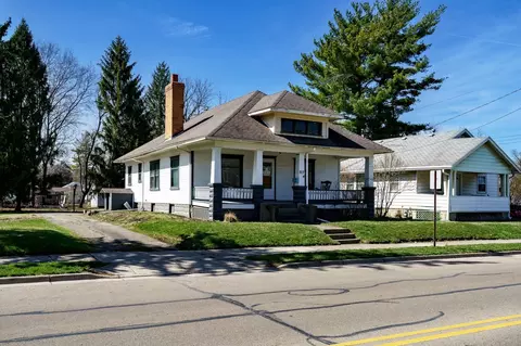 Exterior - 817 N Burnett Rd, Springfield, OH 45503 photo 2 of 9