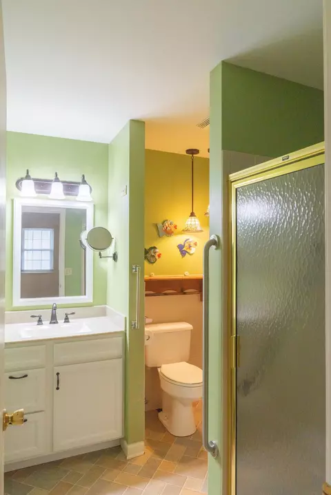 Bath - 327 Villa Rd, Springfield, OH 45503 photo 2 of 2