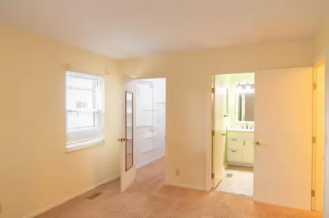 Bedroom - 327 Villa Rd, Springfield, OH 45503 photo 5 of 5