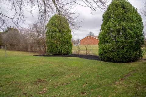 Exterior - 327 Villa Rd, Springfield, OH 45503 photo 7 of 11