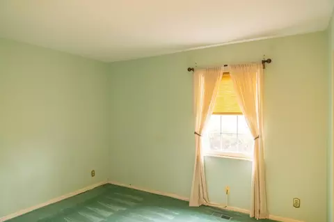 Bedroom - 327 Villa Rd, Springfield, OH 45503 photo 1 of 5