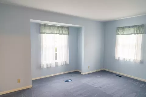 Bedroom - 327 Villa Rd, Springfield, OH 45503 photo 2 of 5