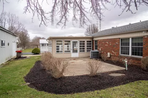 Exterior - 327 Villa Rd, Springfield, OH 45503 photo 9 of 11