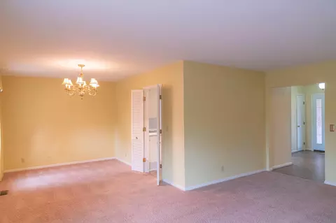 Living - 327 Villa Rd, Springfield, OH 45503 photo 5 of 5