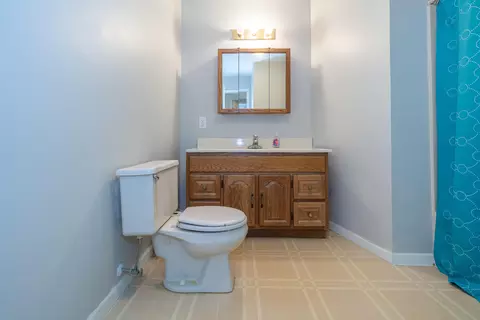Bath - 261 W Pinehurst St, Sidney, OH 45365 photo 3 of 4