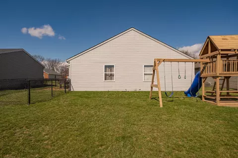 Exterior - 261 W Pinehurst St, Sidney, OH 45365 photo 6 of 9