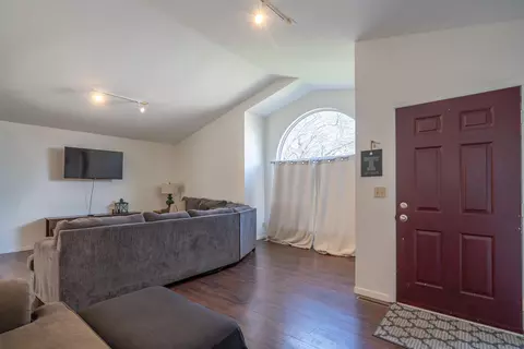 Entry Way - 261 W Pinehurst St, Sidney, OH 45365 photo 1 of 4