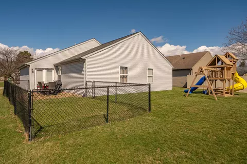 Exterior - 261 W Pinehurst St, Sidney, OH 45365 photo 5 of 9
