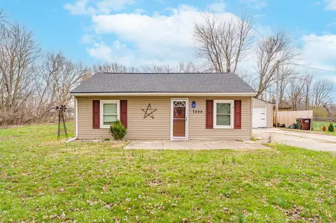 7295 Meadow Dr, Tipp City, OH 45371
