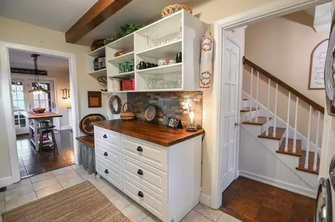 Entry Way - 721 Tanglewood Dr, Springfield, OH 45504 photo 5 of 11