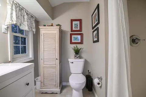 Bath - 721 Tanglewood Dr, Springfield, OH 45504 photo 9 of 10