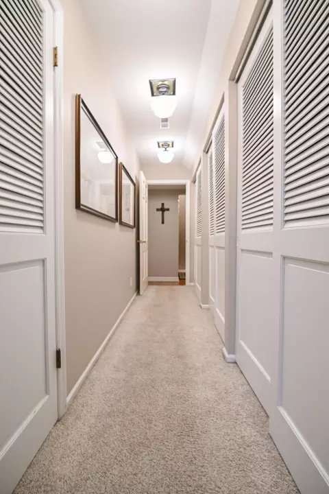 Entry Way - 721 Tanglewood Dr, Springfield, OH 45504 photo 9 of 11