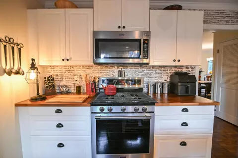 Kitchen - 721 Tanglewood Dr, Springfield, OH 45504 photo 2 of 8