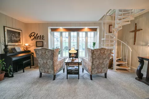 Living - 721 Tanglewood Dr, Springfield, OH 45504 photo 5 of 7