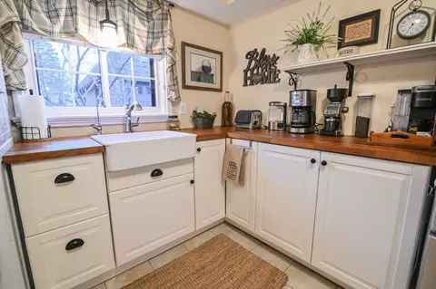 Kitchen - 721 Tanglewood Dr, Springfield, OH 45504 photo 8 of 8