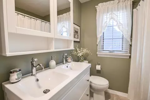 Bath - 721 Tanglewood Dr, Springfield, OH 45504 photo 7 of 10
