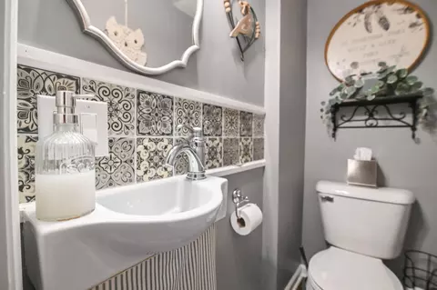 Bath - 721 Tanglewood Dr, Springfield, OH 45504 photo 1 of 10