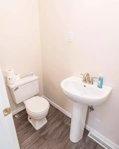 Bath - 708 Rice St, Springfield, OH 45505 photo 1 of 5