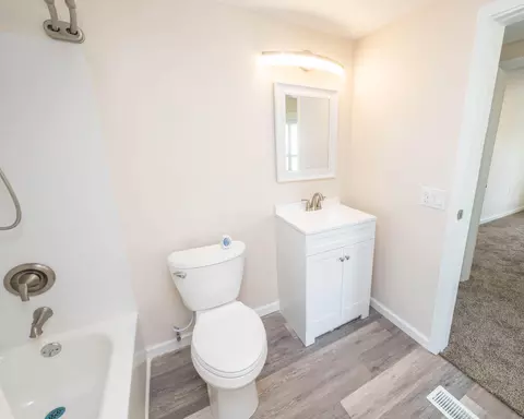 Bath - 708 Rice St, Springfield, OH 45505 photo 5 of 5