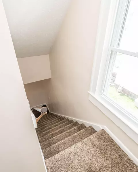 Entry Way - 708 Rice St, Springfield, OH 45505 photo 2 of 4