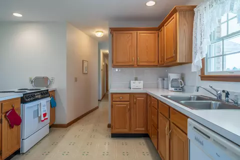 Entry Way - 6284 Zachary Ave, Springfield, OH 45502 photo 2 of 2