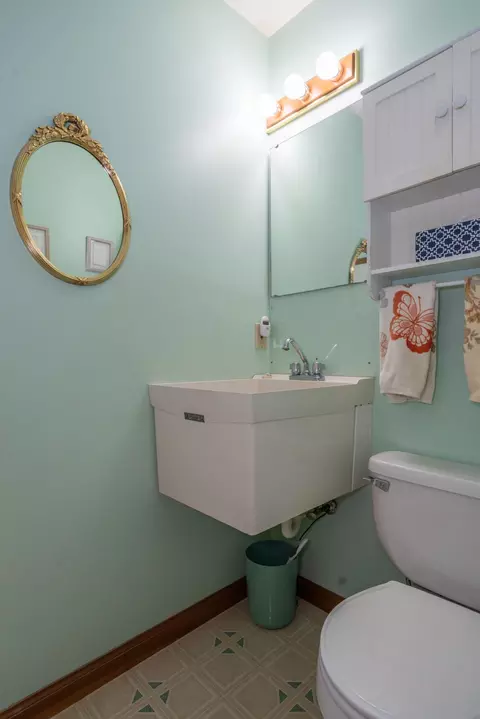 Bath - 6284 Zachary Ave, Springfield, OH 45502 photo 6 of 6