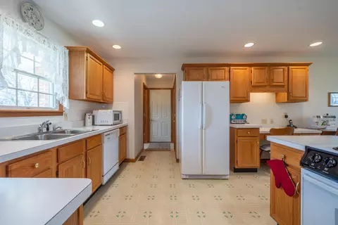Kitchen - 6284 Zachary Ave, Springfield, OH 45502 photo 1 of 6