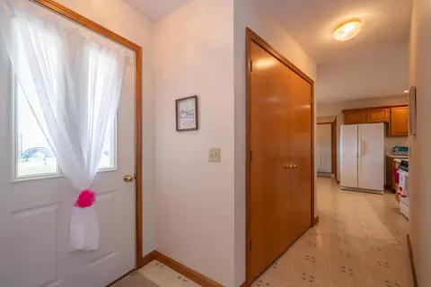 Entry Way - 6284 Zachary Ave, Springfield, OH 45502 photo 1 of 2