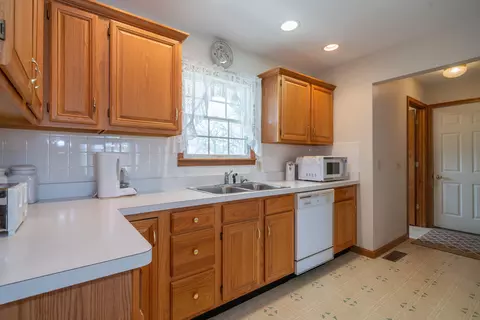 Kitchen - 6284 Zachary Ave, Springfield, OH 45502 photo 2 of 6