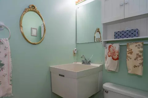 Bath - 6284 Zachary Ave, Springfield, OH 45502 photo 5 of 6