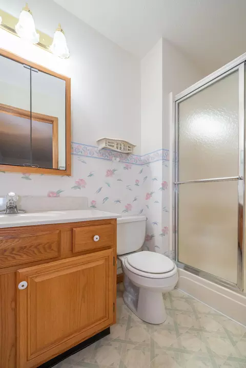 Bath - 6284 Zachary Ave, Springfield, OH 45502 photo 2 of 6