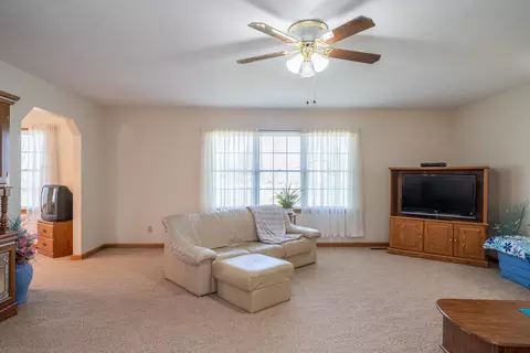 Living - 6284 Zachary Ave, Springfield, OH 45502 photo 1 of 4