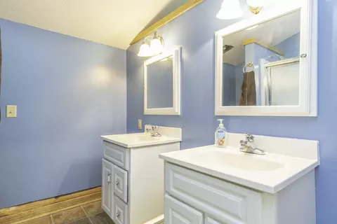 Bath - 18255 Pence Rd, Sidney, OH 45365 photo 4 of 6
