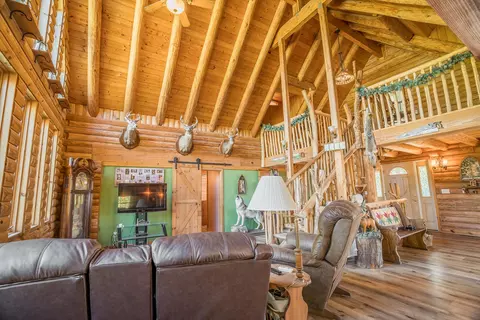 Living - 18255 Pence Rd, Sidney, OH 45365 photo 5 of 7