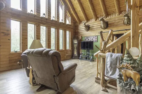 Living - 18255 Pence Rd, Sidney, OH 45365 photo 3 of 7