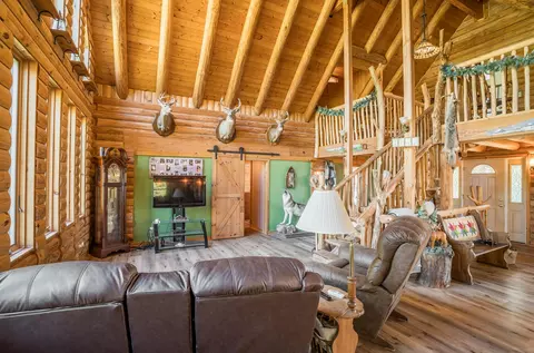 Living - 18255 Pence Rd, Sidney, OH 45365 photo 6 of 7