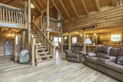 Living - 18255 Pence Rd, Sidney, OH 45365 photo 2 of 7