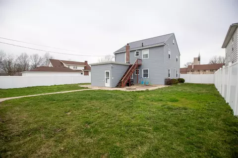 Exterior - 424 E Anthony St, Celina, OH 45822 photo 4 of 5