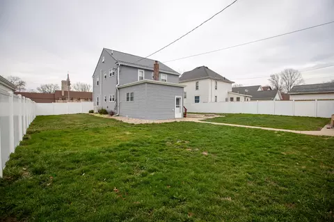 Exterior - 424 E Anthony St, Celina, OH 45822 photo 3 of 5