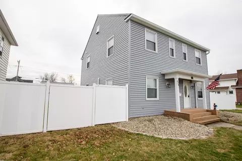 Exterior - 424 E Anthony St, Celina, OH 45822 photo 2 of 5