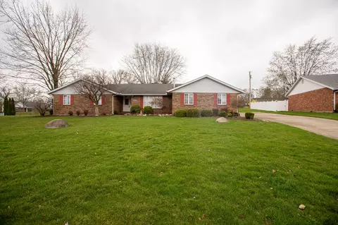 831 Glyncrest Dr, Wapakoneta, OH 45895