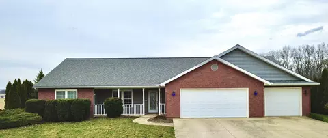 1913 Rosewood Dr, Wapakoneta, OH 45895